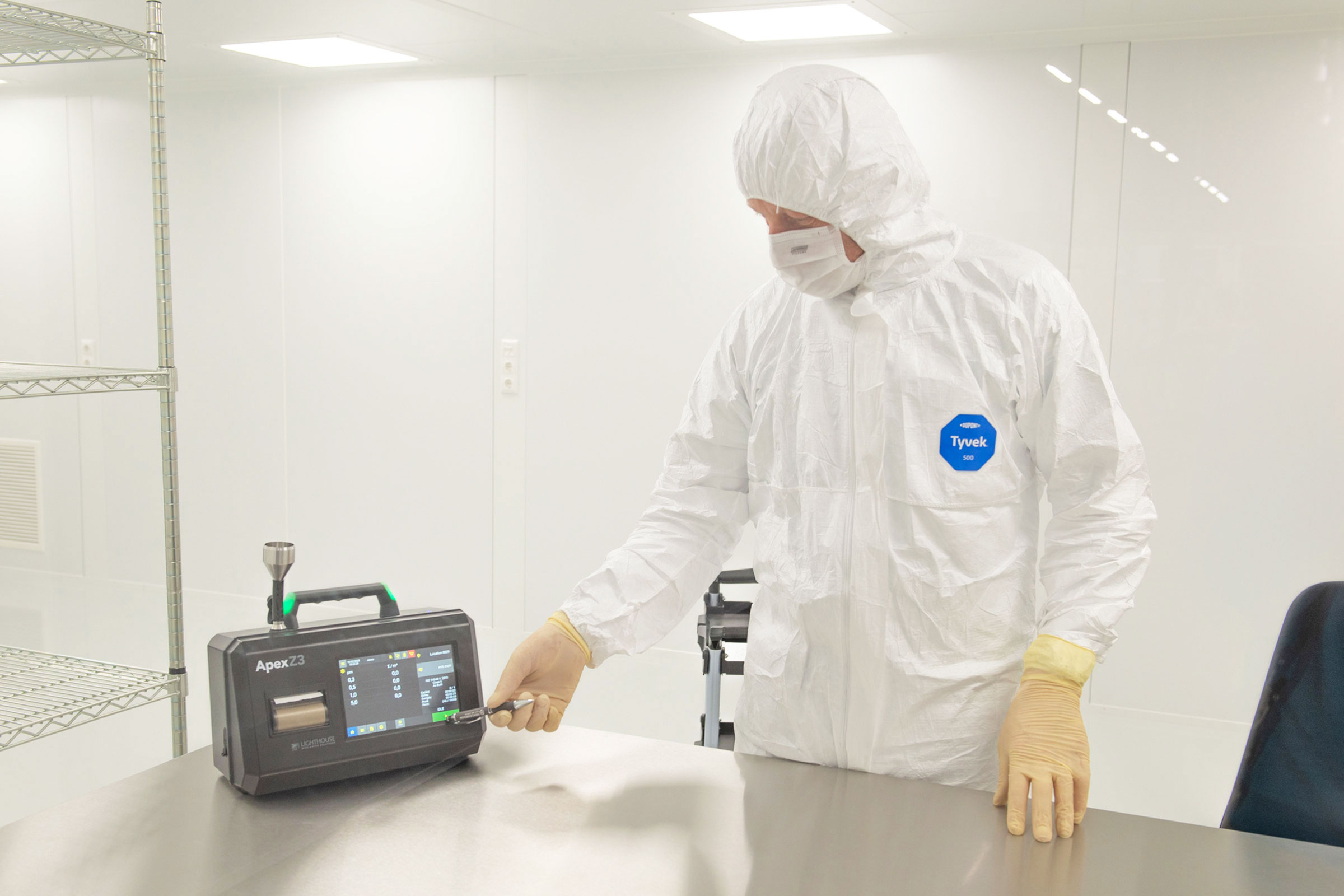 Bij MRB Fijnmetaal beschikken we over een moderne cleanroom die speciaal is ingericht voor het reinigen, assembleren en verpakken van fijnmechanische producten.